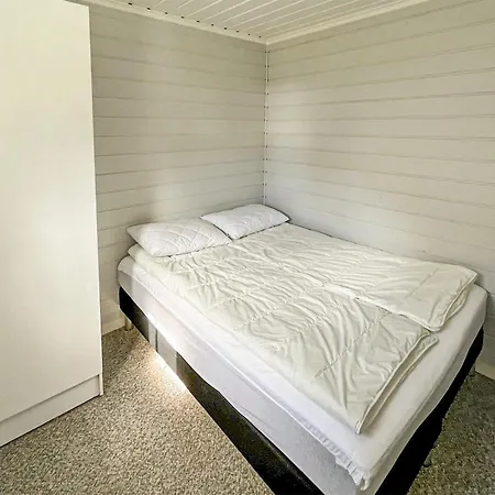 Apartment 1 Bedroom In *